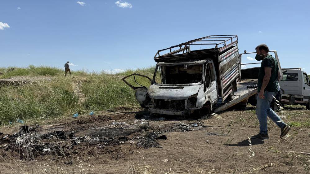 Yanan kamyonetten baba ve 15 yaşındaki oğlunun cesedi çıktı 8